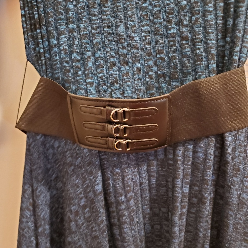 Dress - Picture 4 of 4